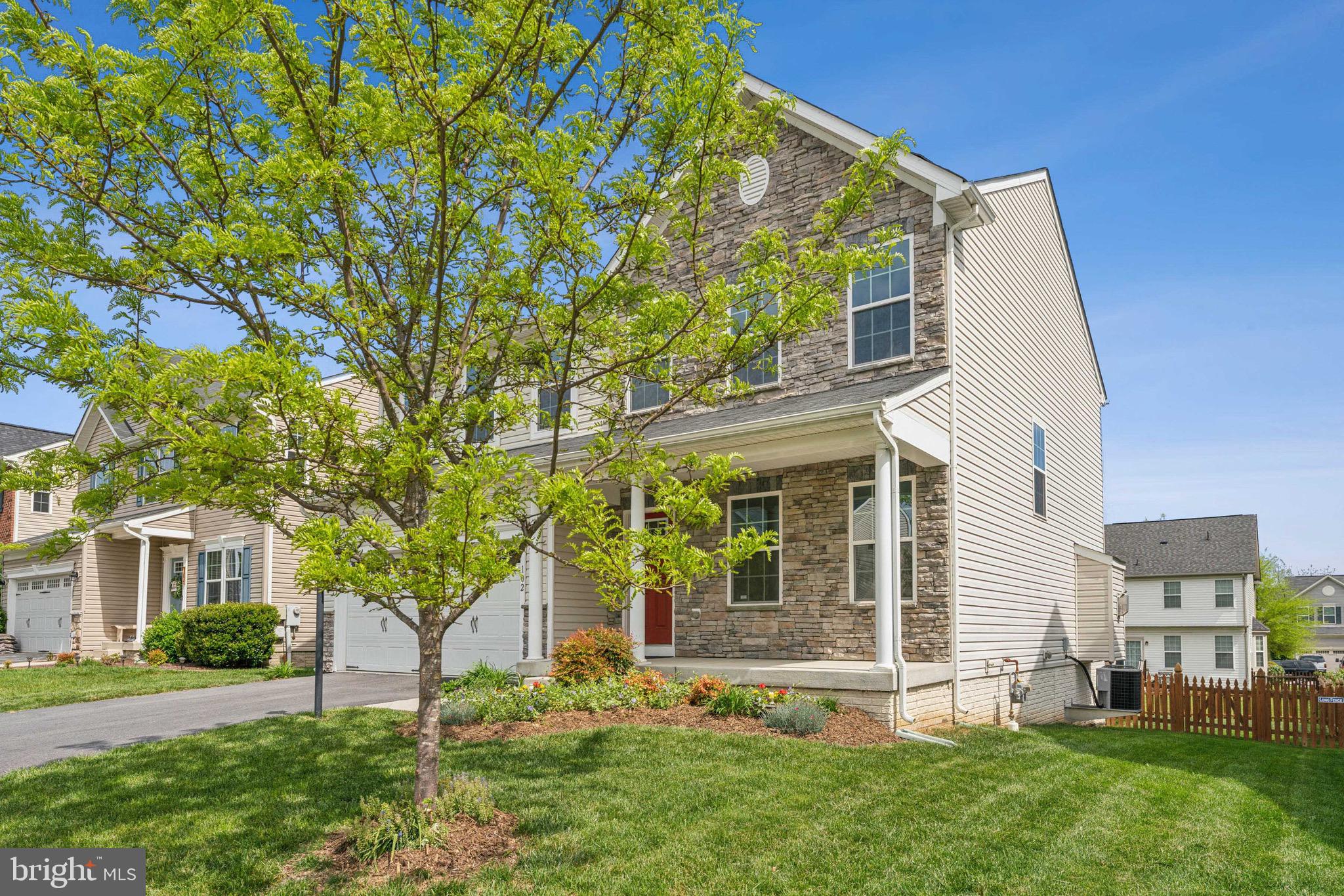 102 Lattice Dr