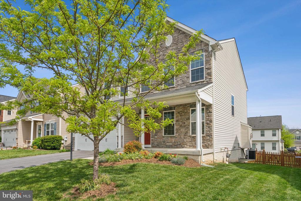 102 Lattice Dr