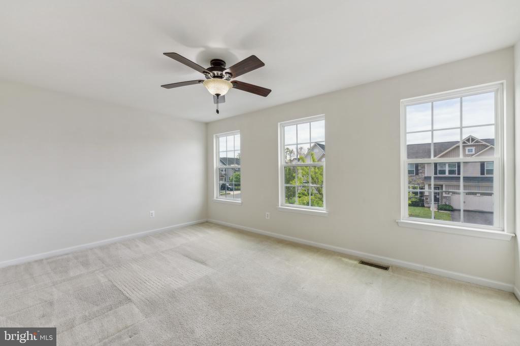 102 Lattice Dr