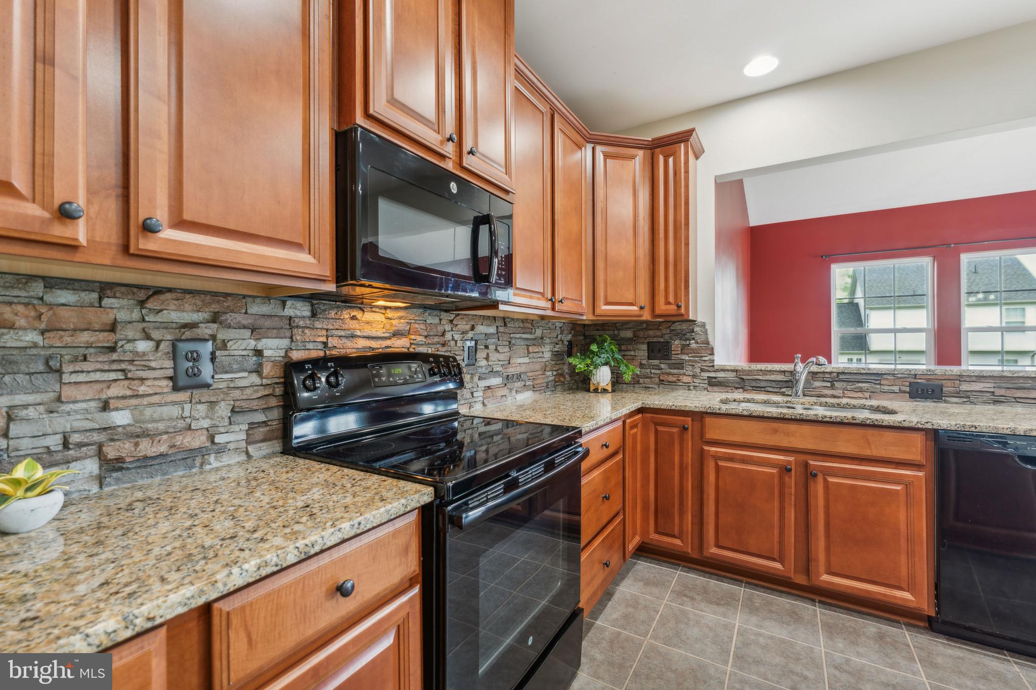 102 Lattice Dr