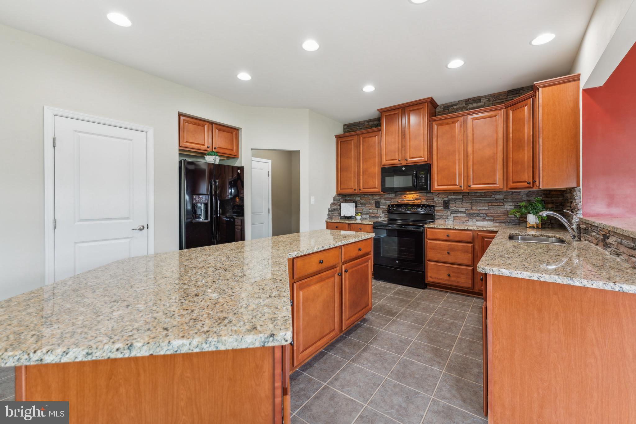 102 Lattice Dr