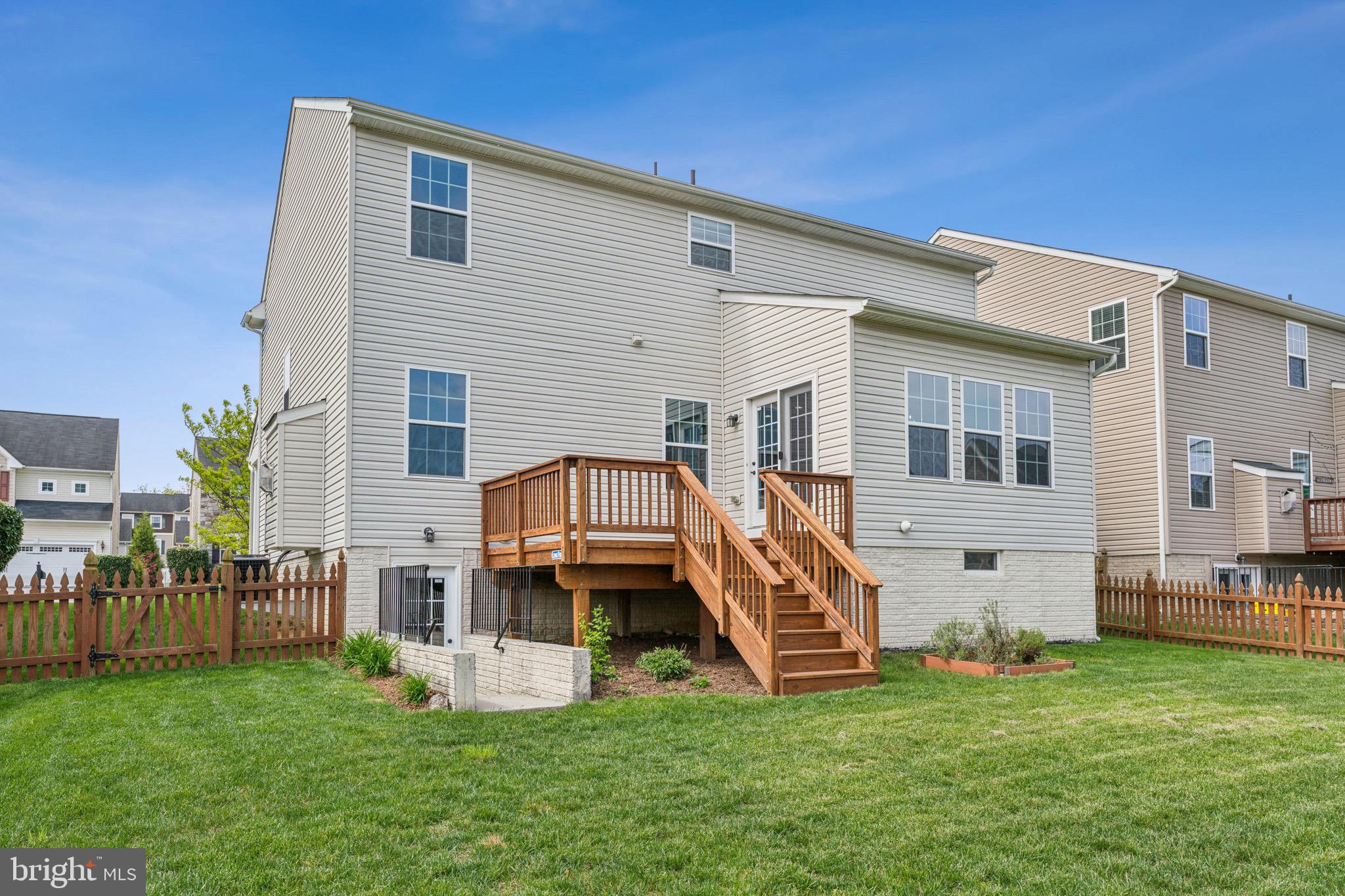 102 Lattice Dr