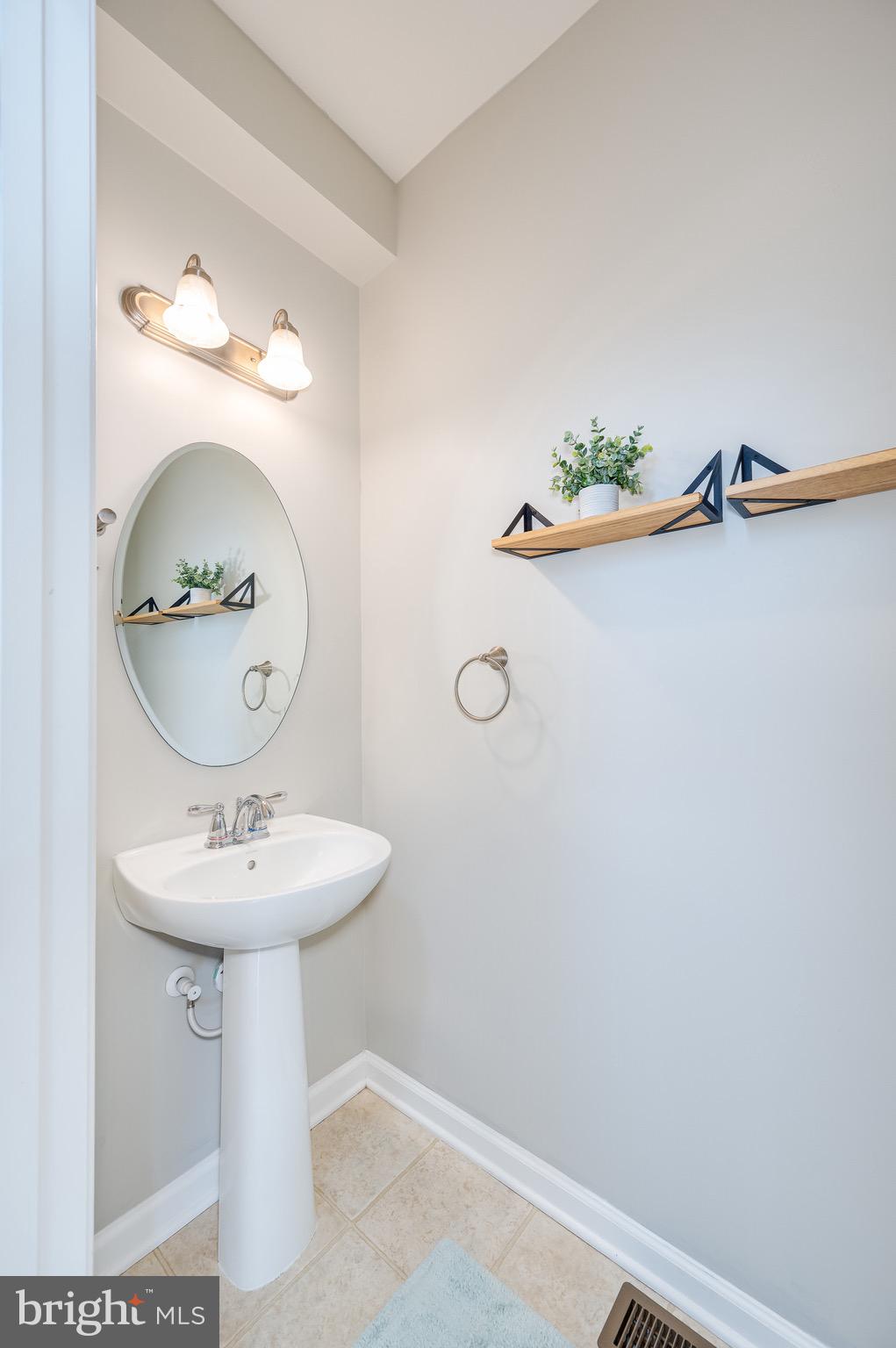 123 Lattice Dr