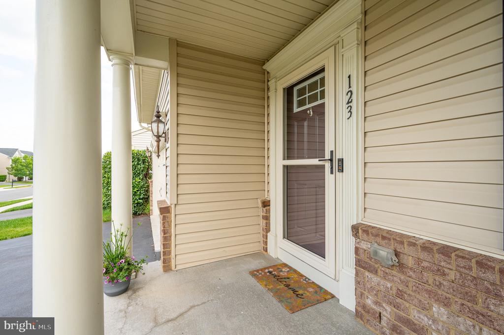123 Lattice Dr