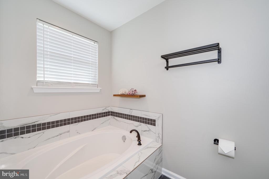 123 Lattice Dr