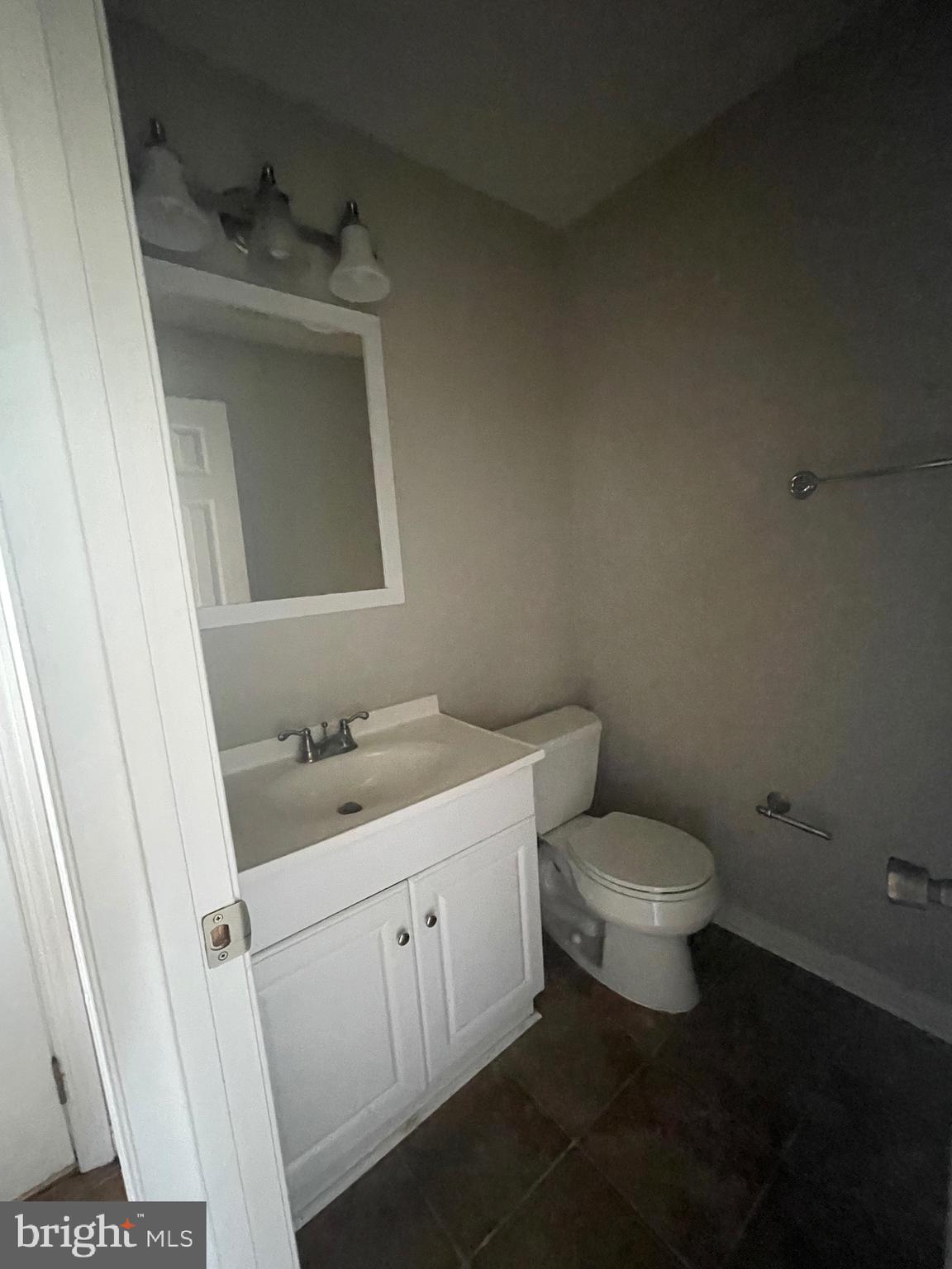 136 PARKSIDE DR