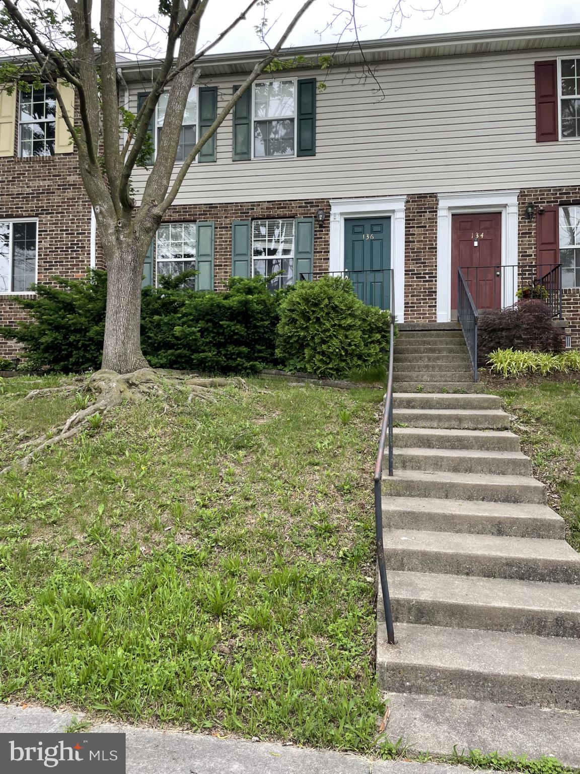 136 PARKSIDE DR