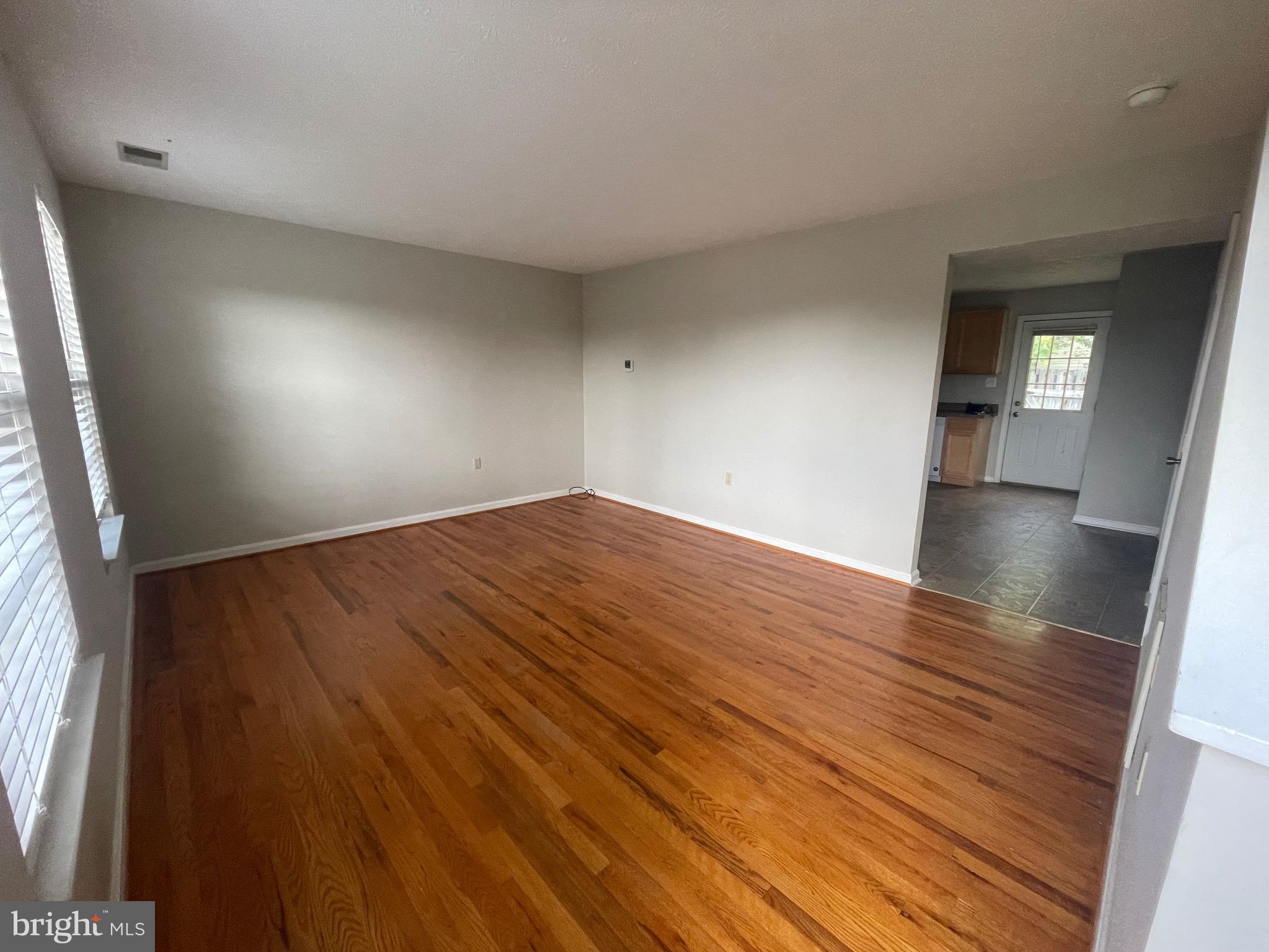136 PARKSIDE DR