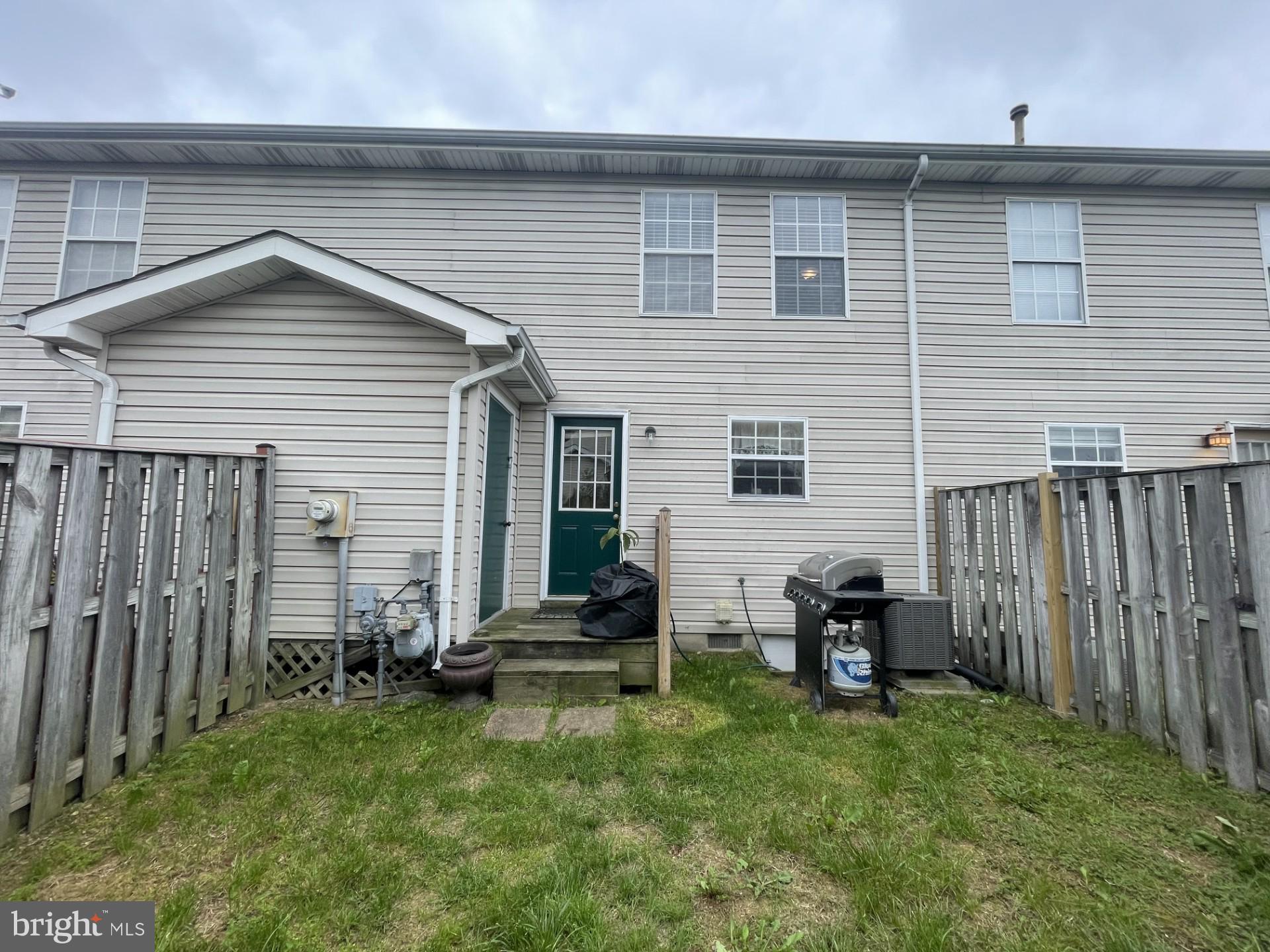 136 PARKSIDE DR