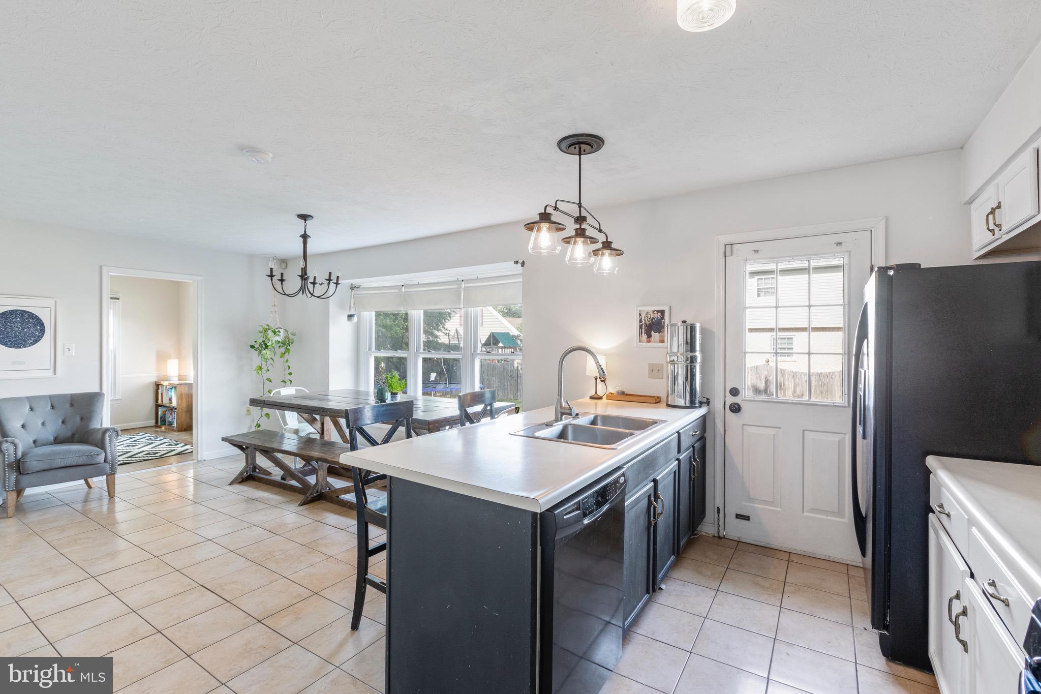 102 Tunis Ct