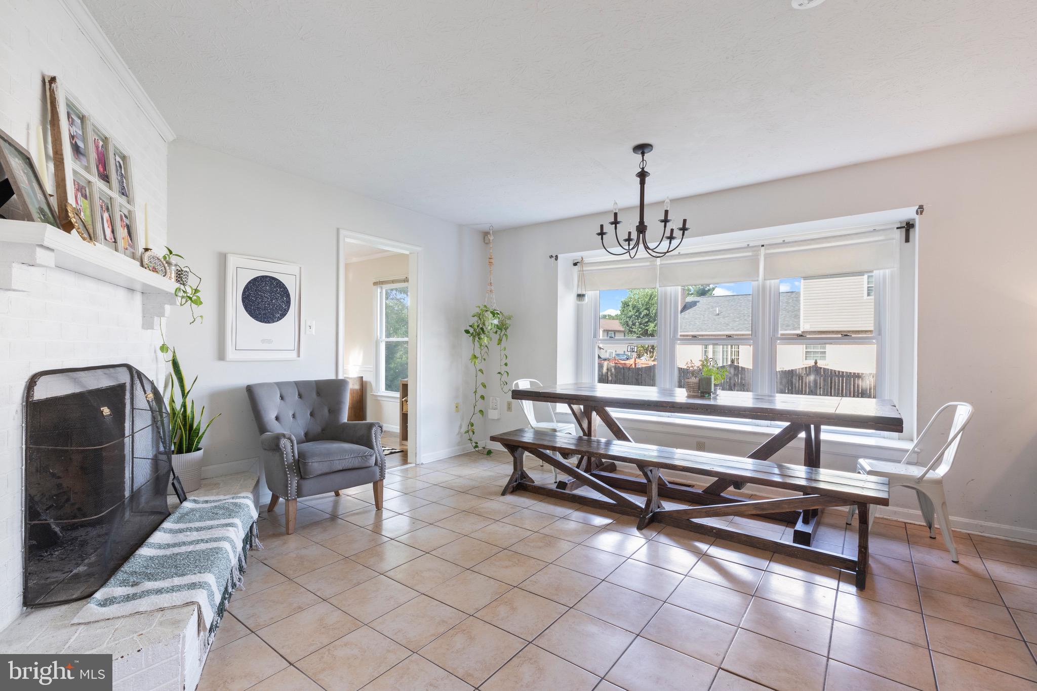 102 Tunis Ct