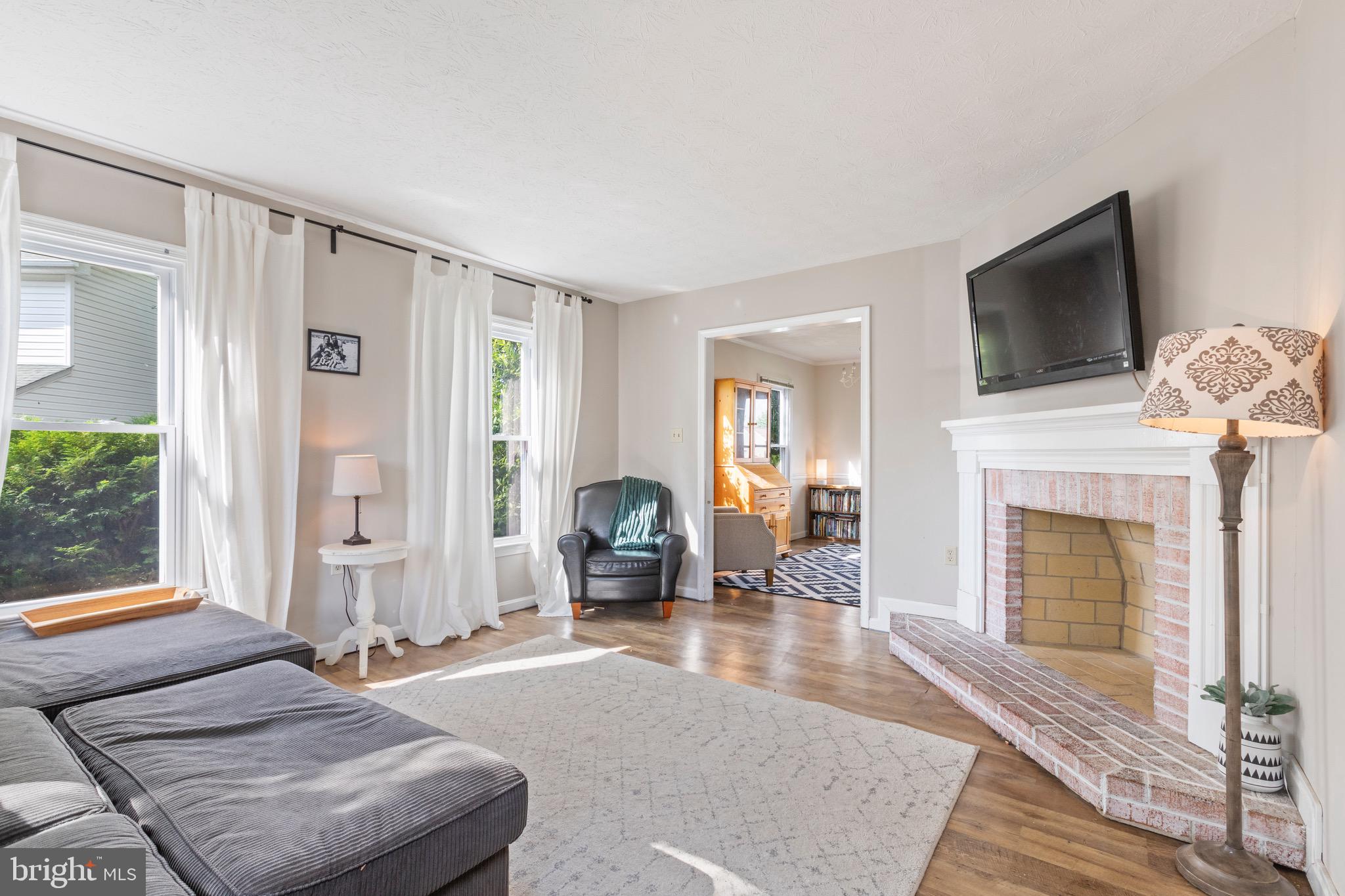 102 Tunis Ct