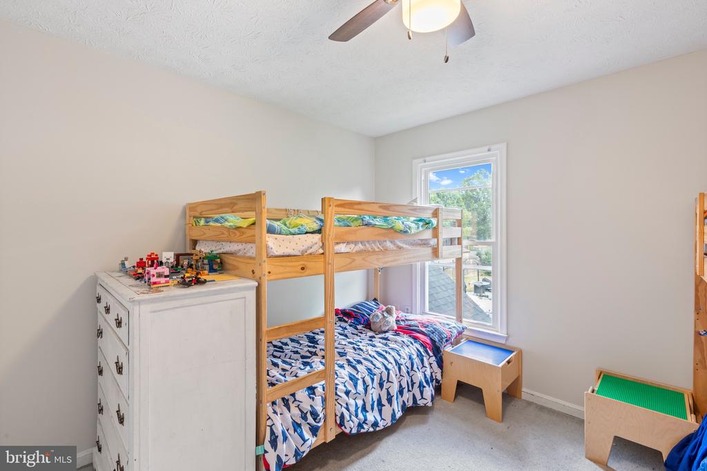 102 Tunis Ct