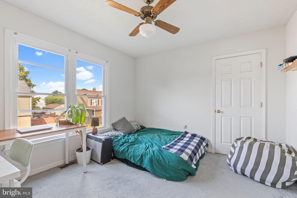 102 Tunis Ct