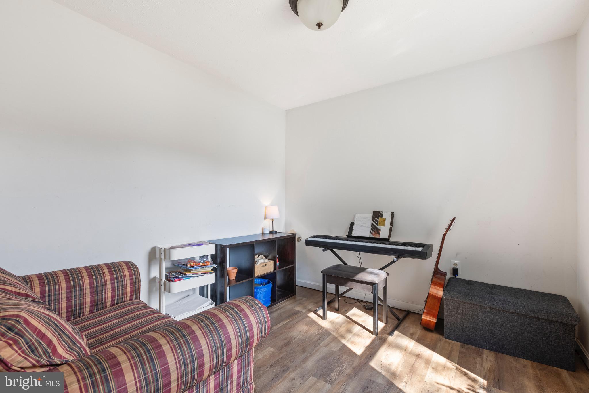 102 Tunis Ct