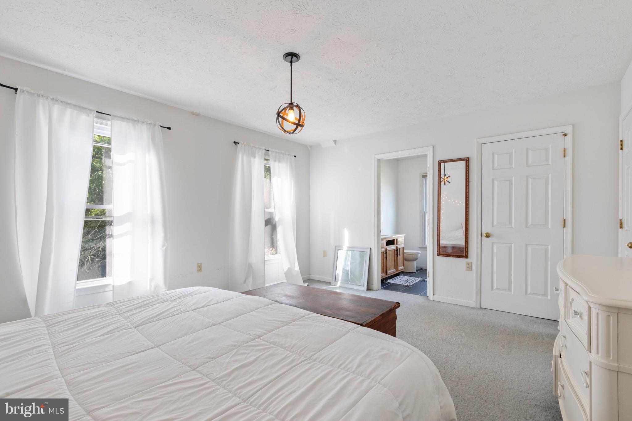 102 Tunis Ct