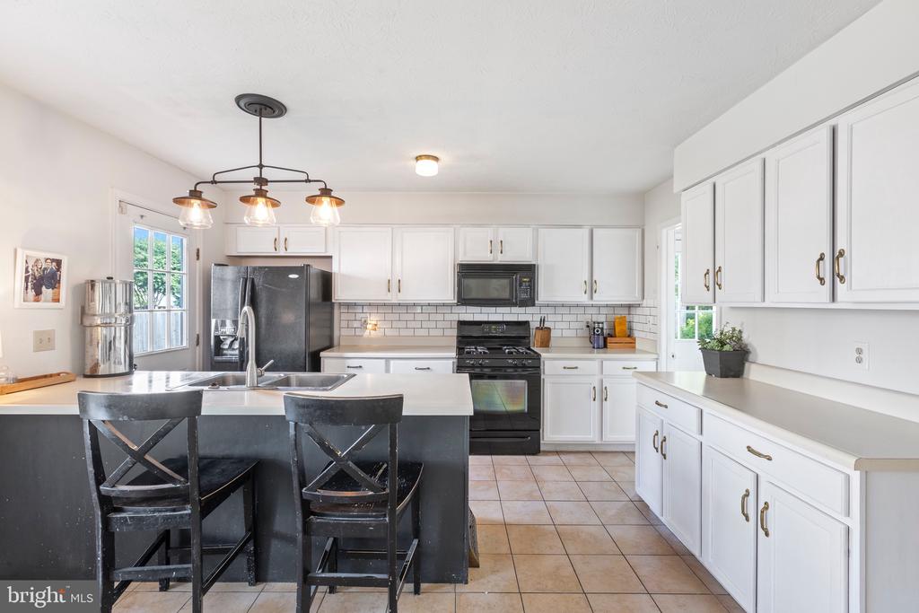 102 Tunis Ct