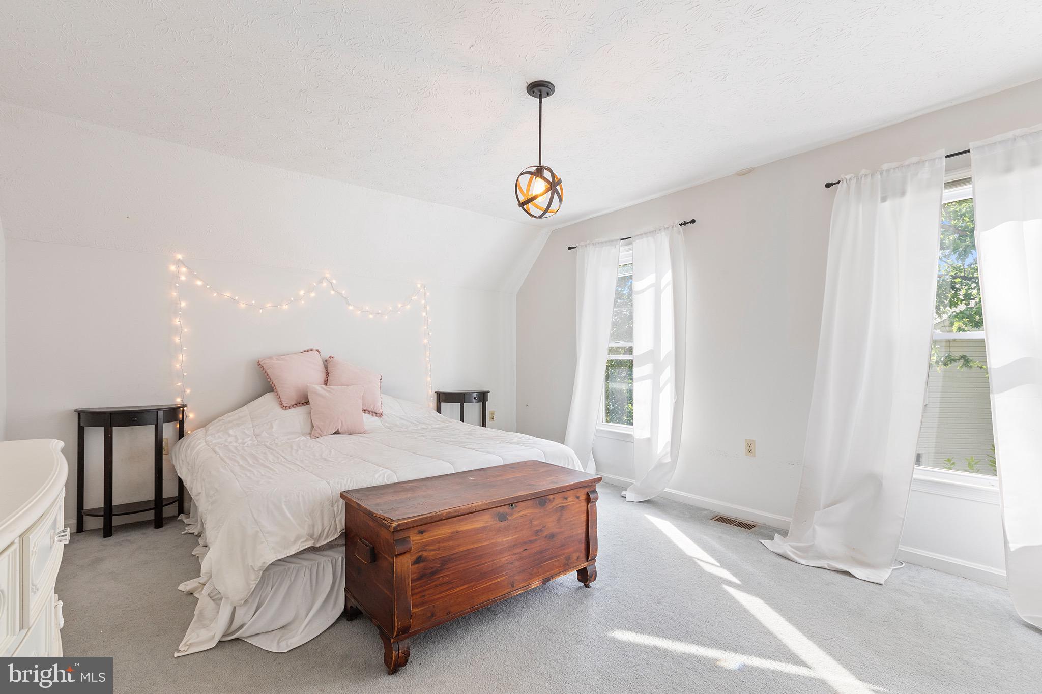 102 Tunis Ct