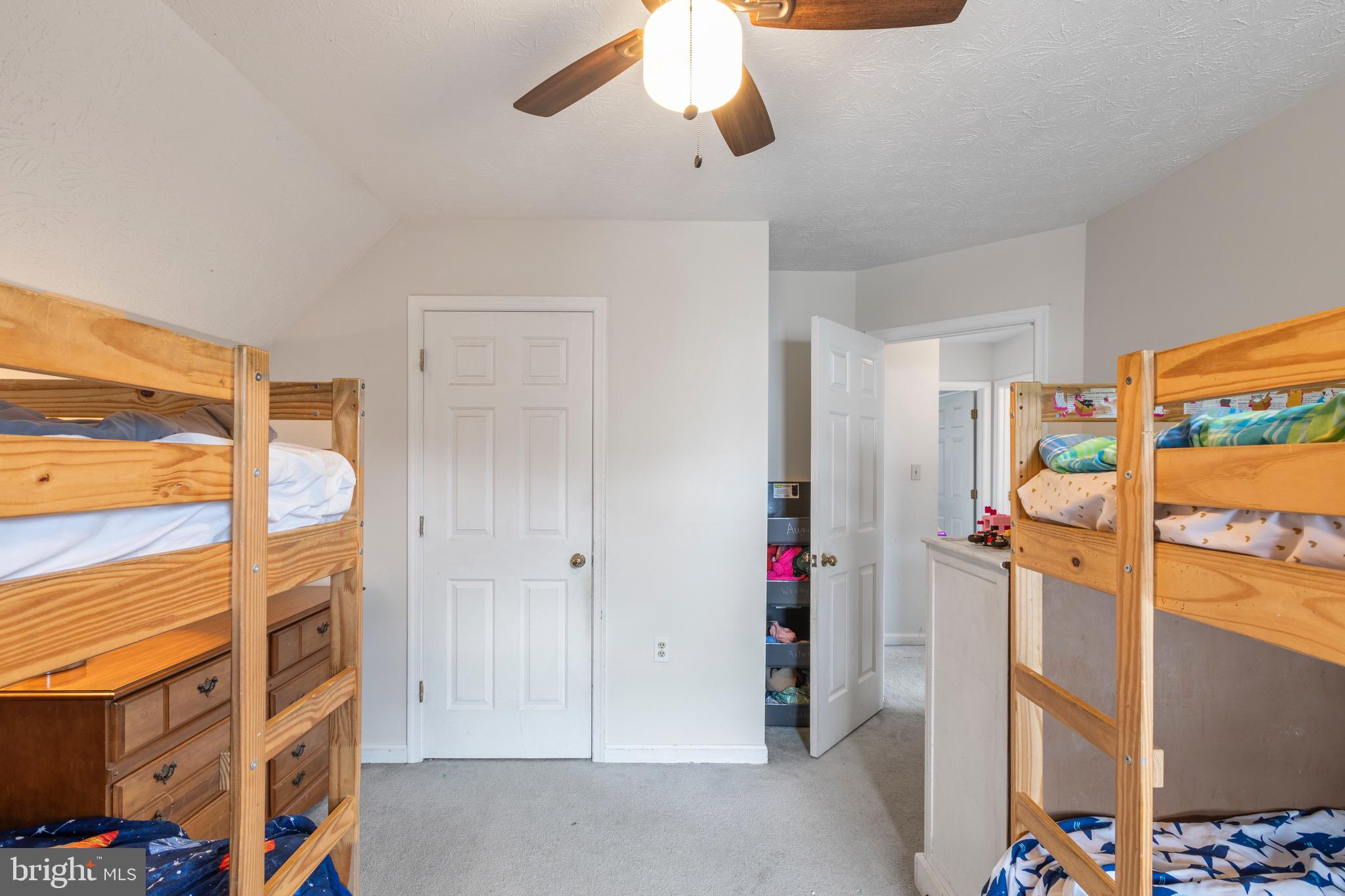 102 Tunis Ct