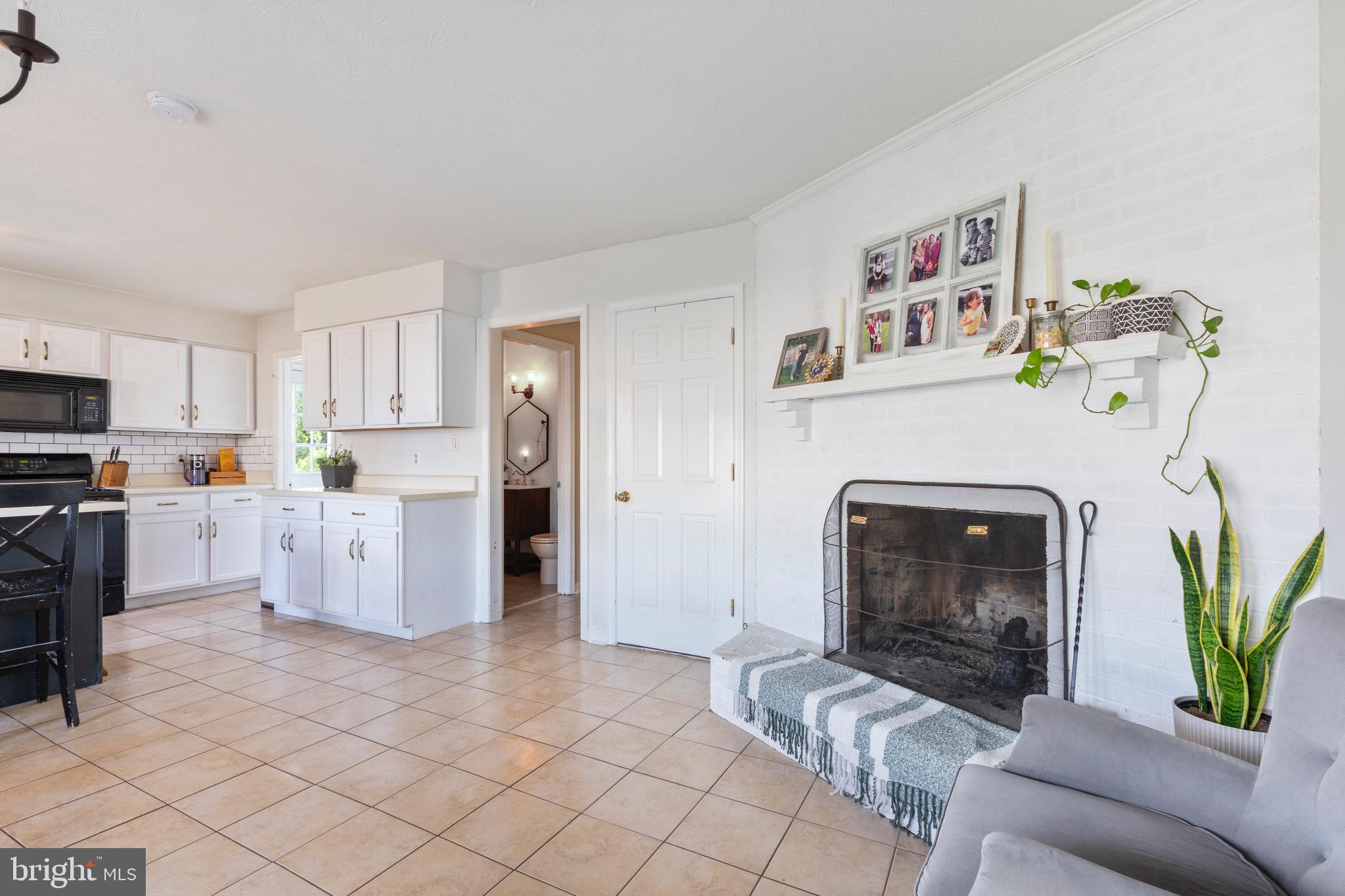 102 Tunis Ct