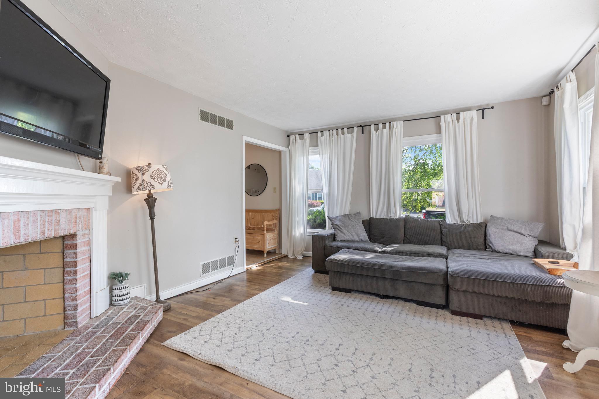 102 Tunis Ct