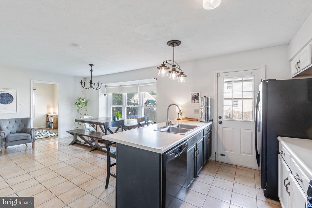 102 Tunis Ct
