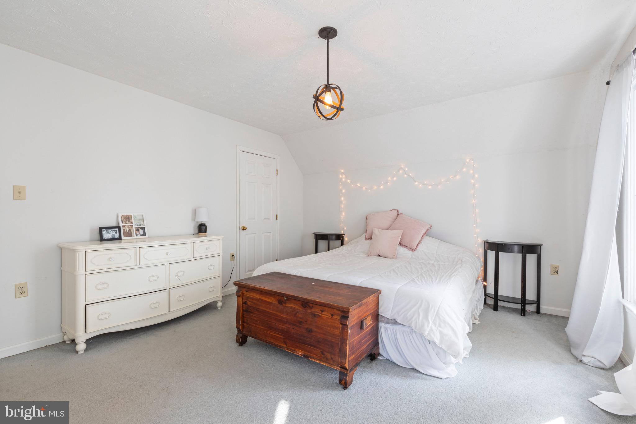 102 Tunis Ct