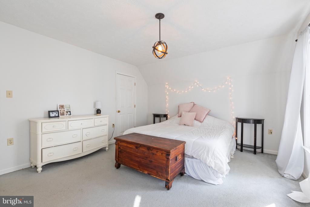 102 Tunis Ct