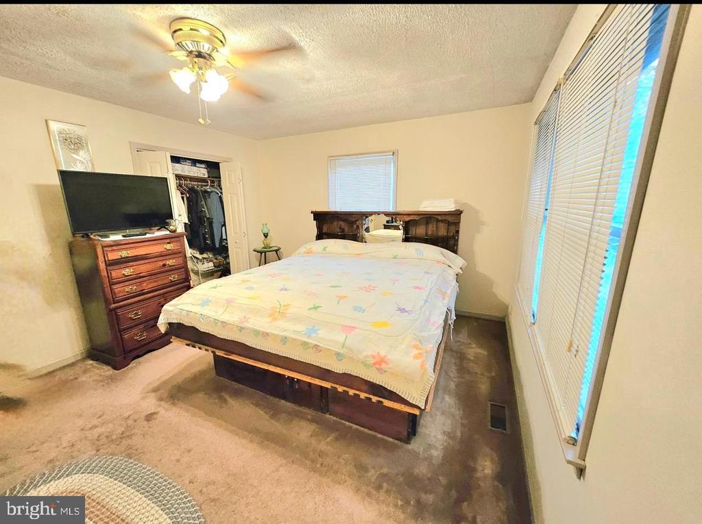 1109 Lakeview Dr
