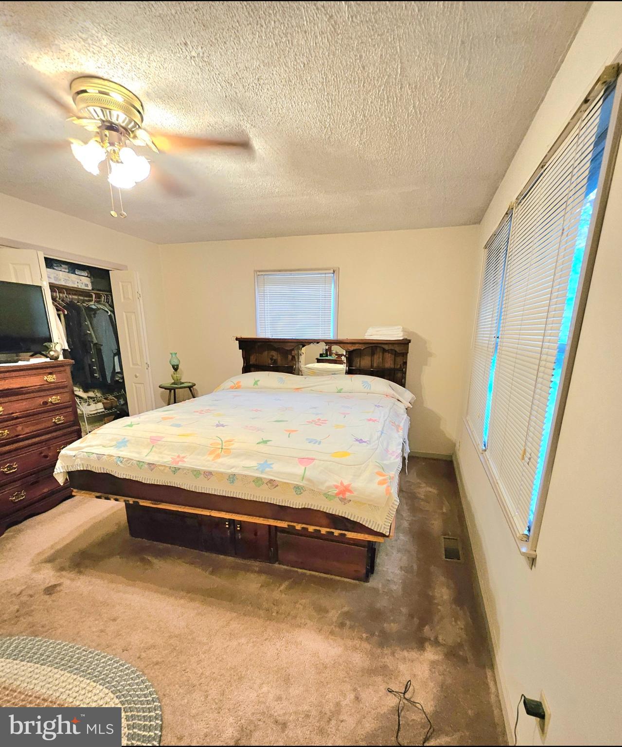 1109 Lakeview Dr
