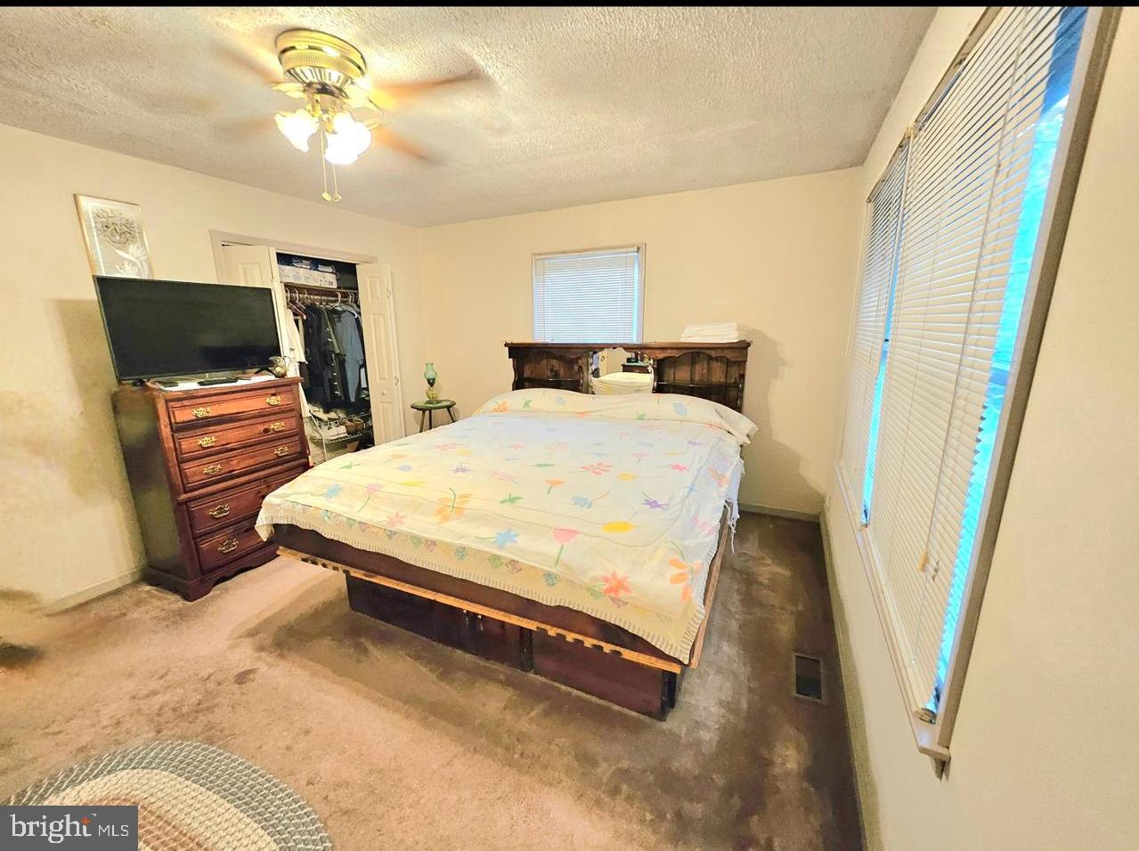 1109 Lakeview Dr