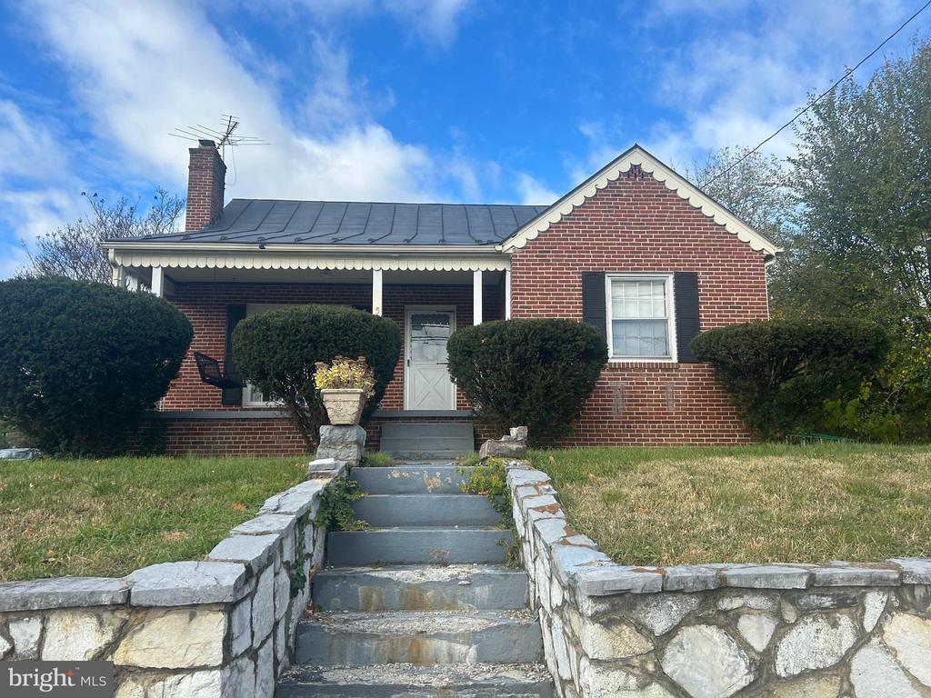 5117 Main St