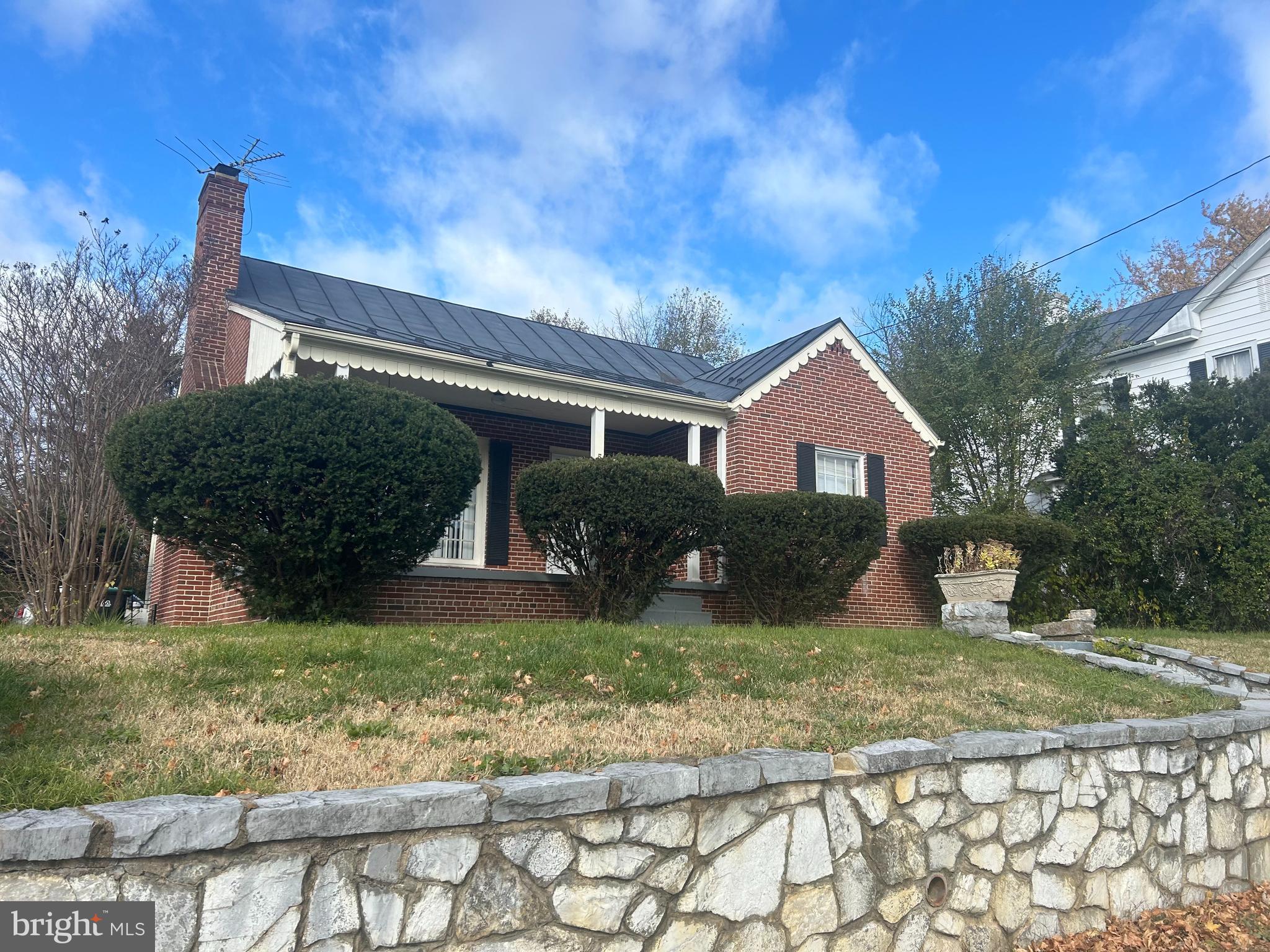 5117 Main St