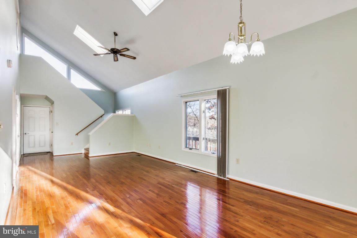1232 LAKEVIEW DR