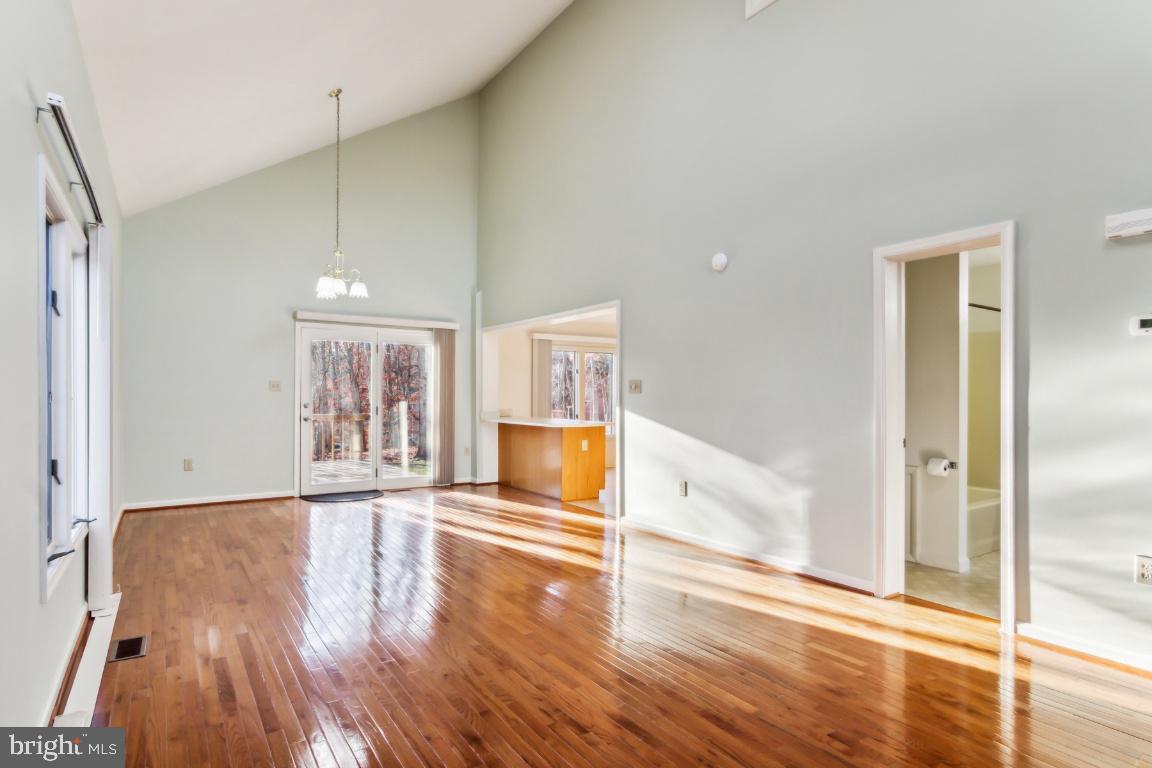 1232 LAKEVIEW DR