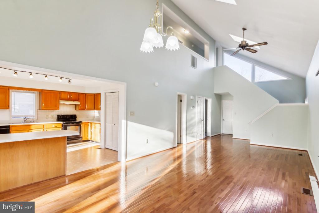 1232 LAKEVIEW DR