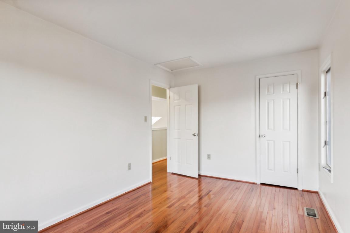 1232 LAKEVIEW DR