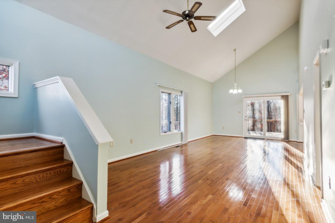 1232 LAKEVIEW DR