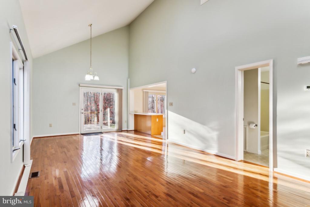 1232 LAKEVIEW DR