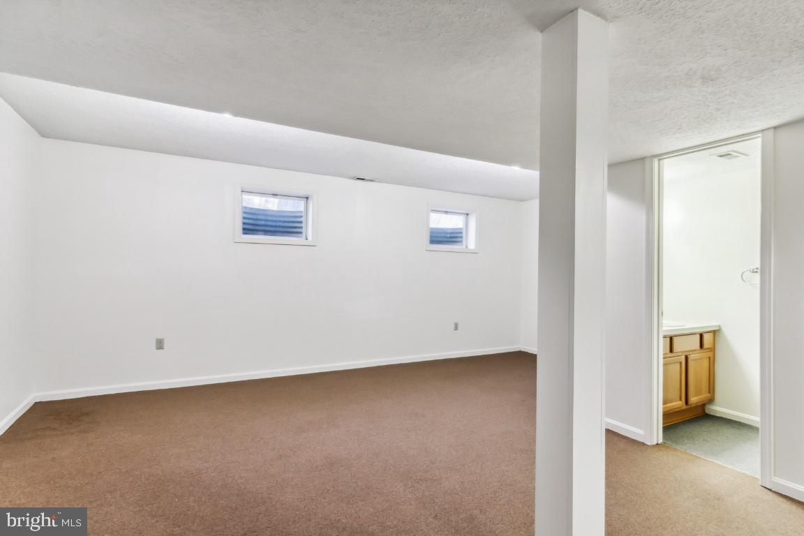 1232 LAKEVIEW DR