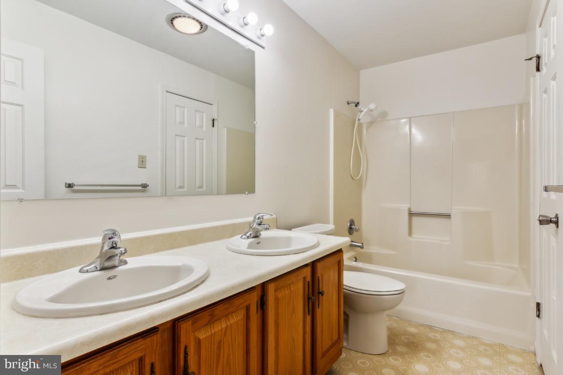 1232 LAKEVIEW DR