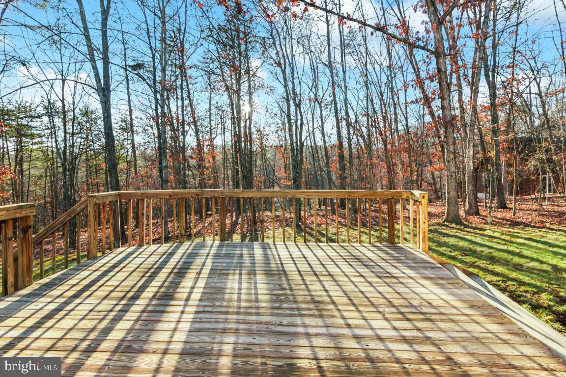 1232 LAKEVIEW DR