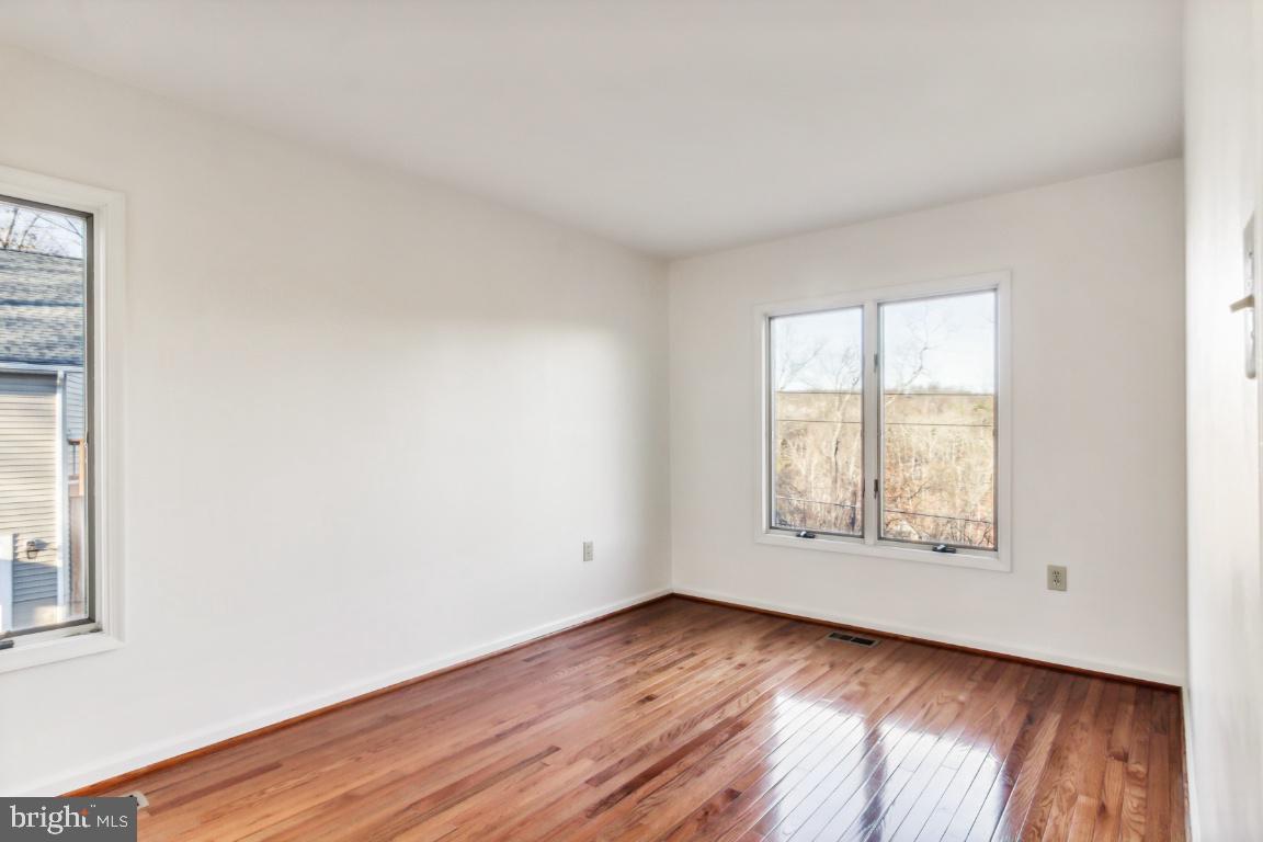 1232 LAKEVIEW DR