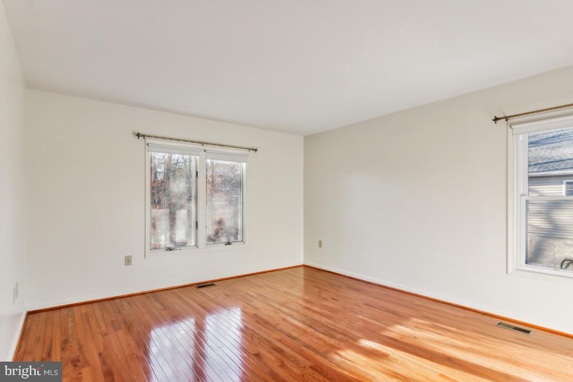 1232 LAKEVIEW DR