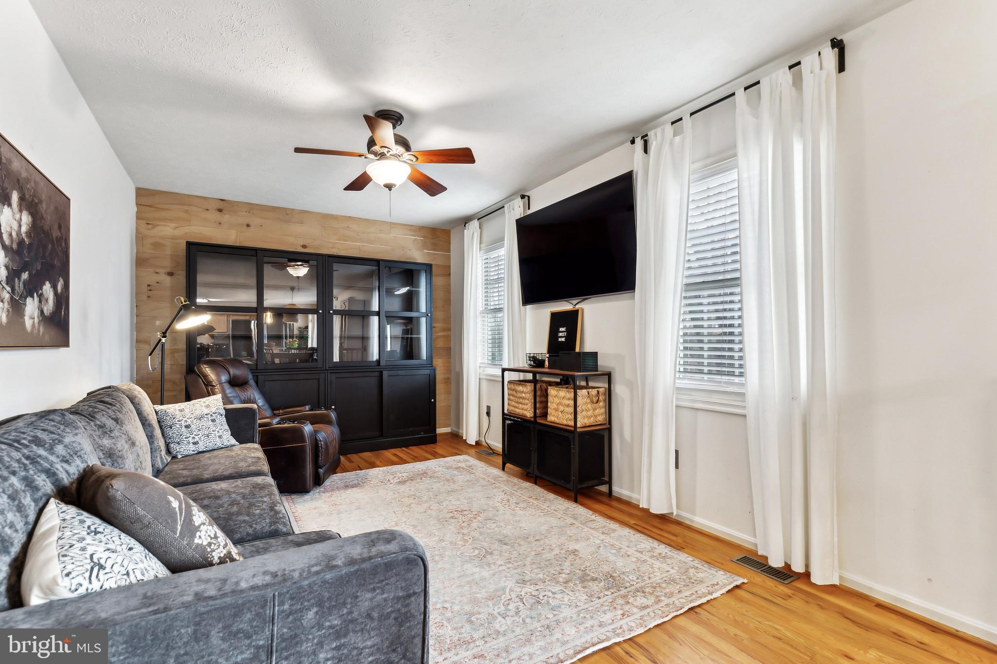 116 Foxglove Dr