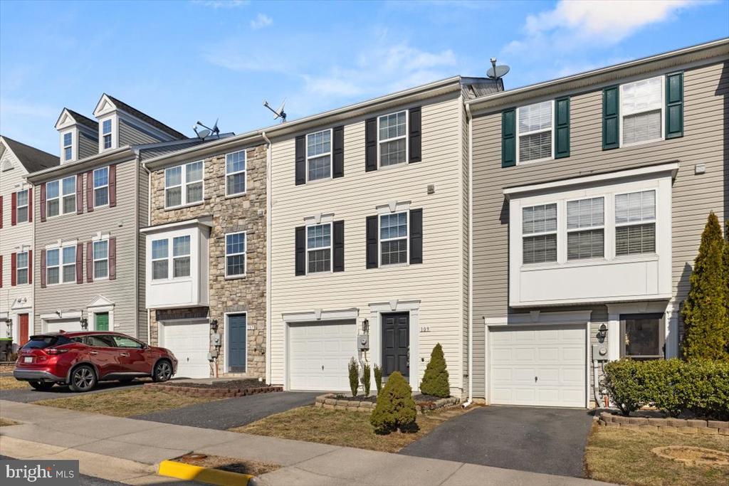 109 Monticello Sq