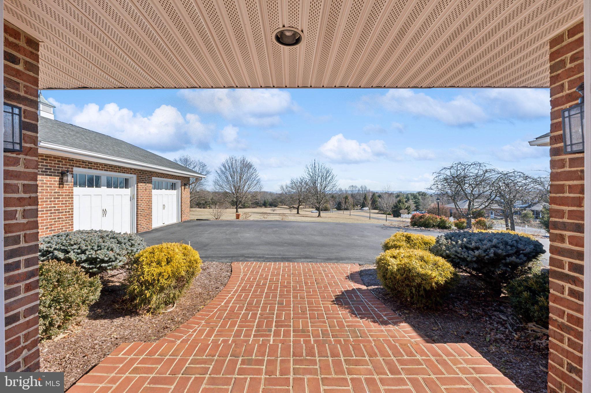 208 Clayhill Dr