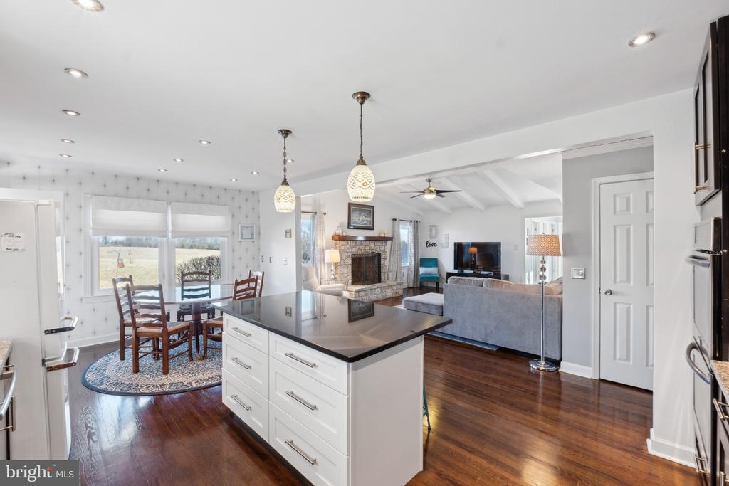 208 Clayhill Dr