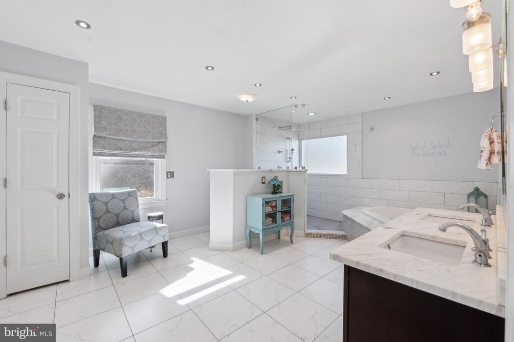 208 Clayhill Dr