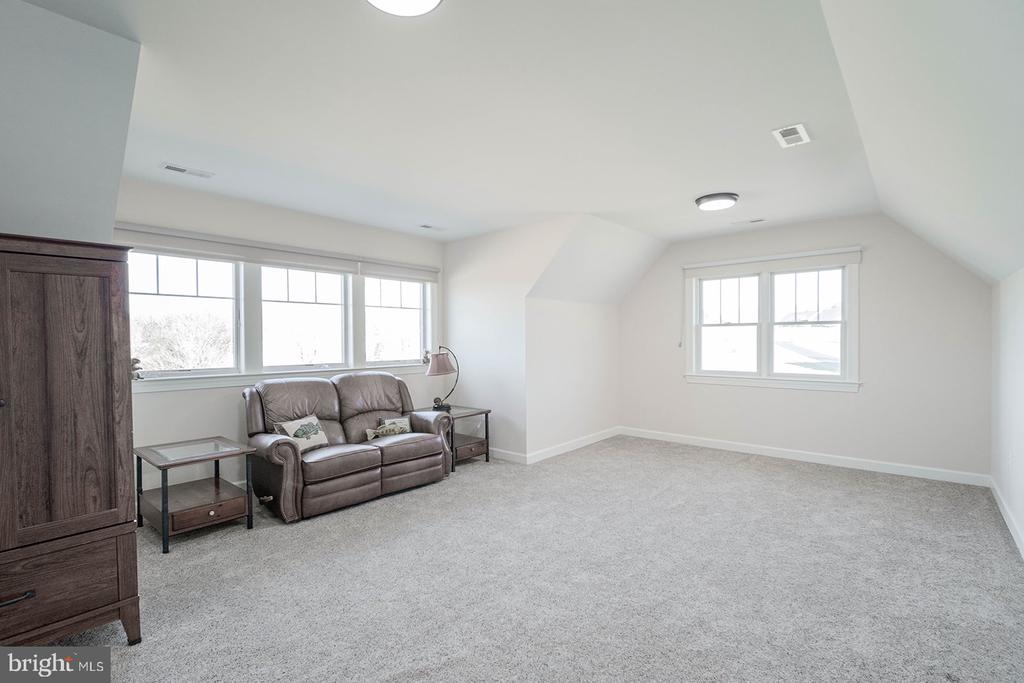 186 ISAAC DRIVE